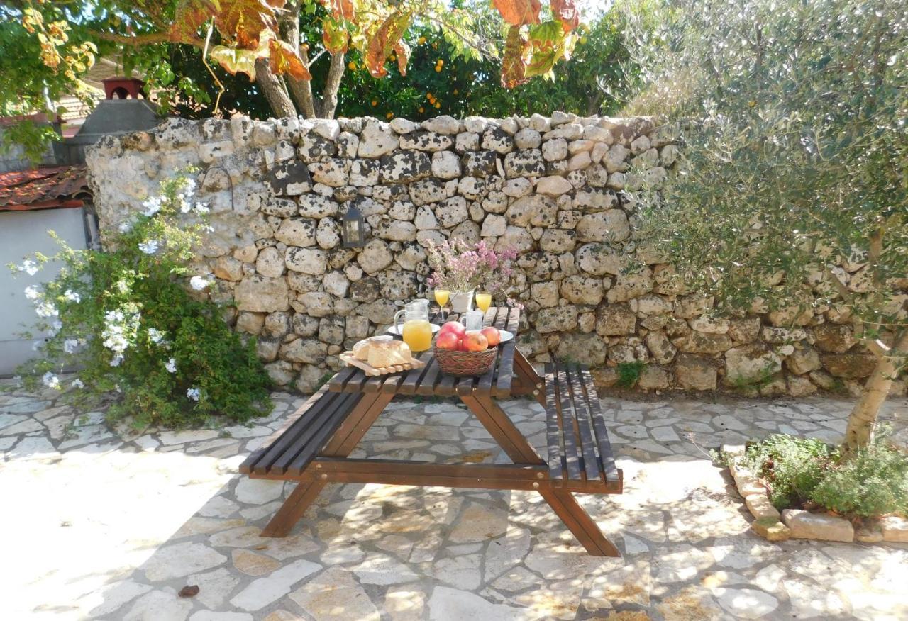 Adonino Residence-The House Of Pomegranates Lakithra Exterior photo